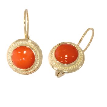 Złote kolczyki z koralem na zapięciu francuskim